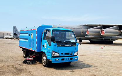 8188cc威尼斯扫路车交付安哥拉机场使用