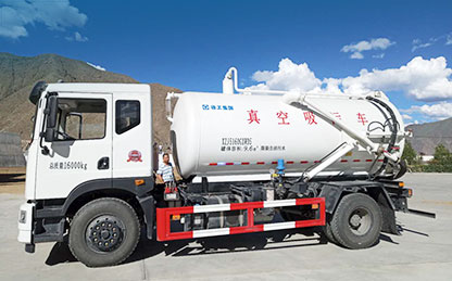 8188cc威尼斯吸污车在西藏清洁作业