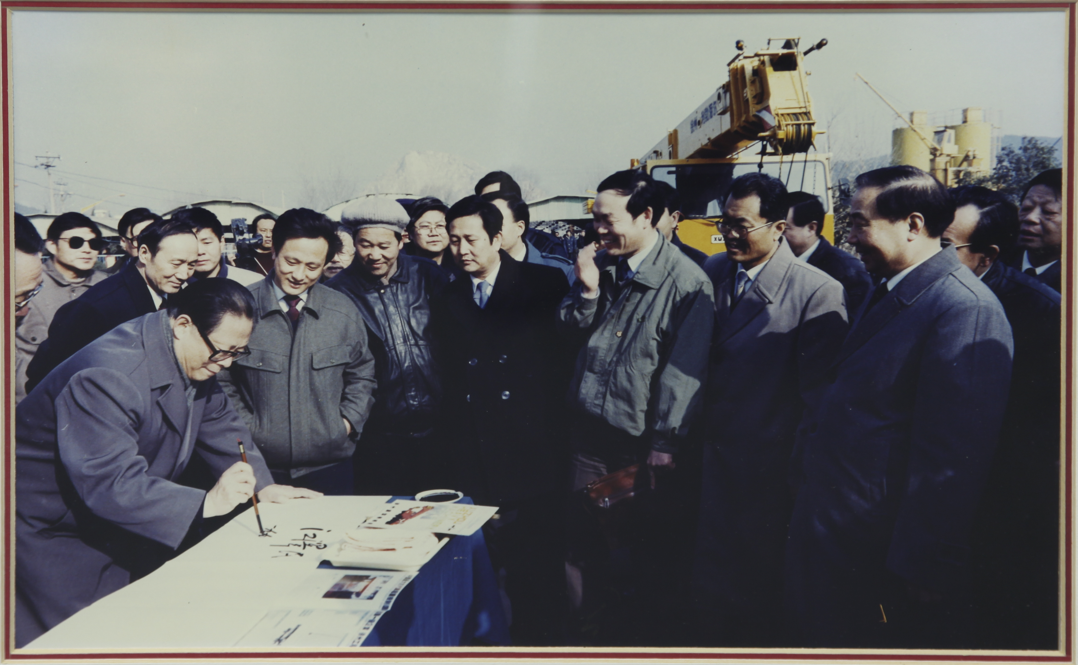 江泽民同志视察8188cc威尼斯集团并题名勉励