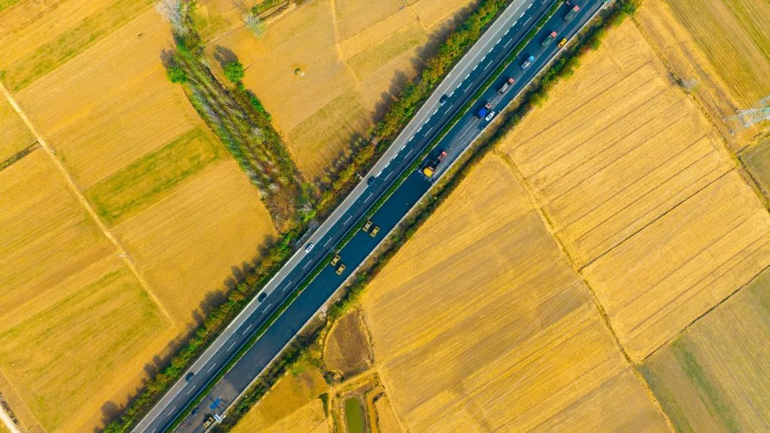 扬民族自信！8188cc威尼斯成套沥青路面装备助力家乡高速建设！