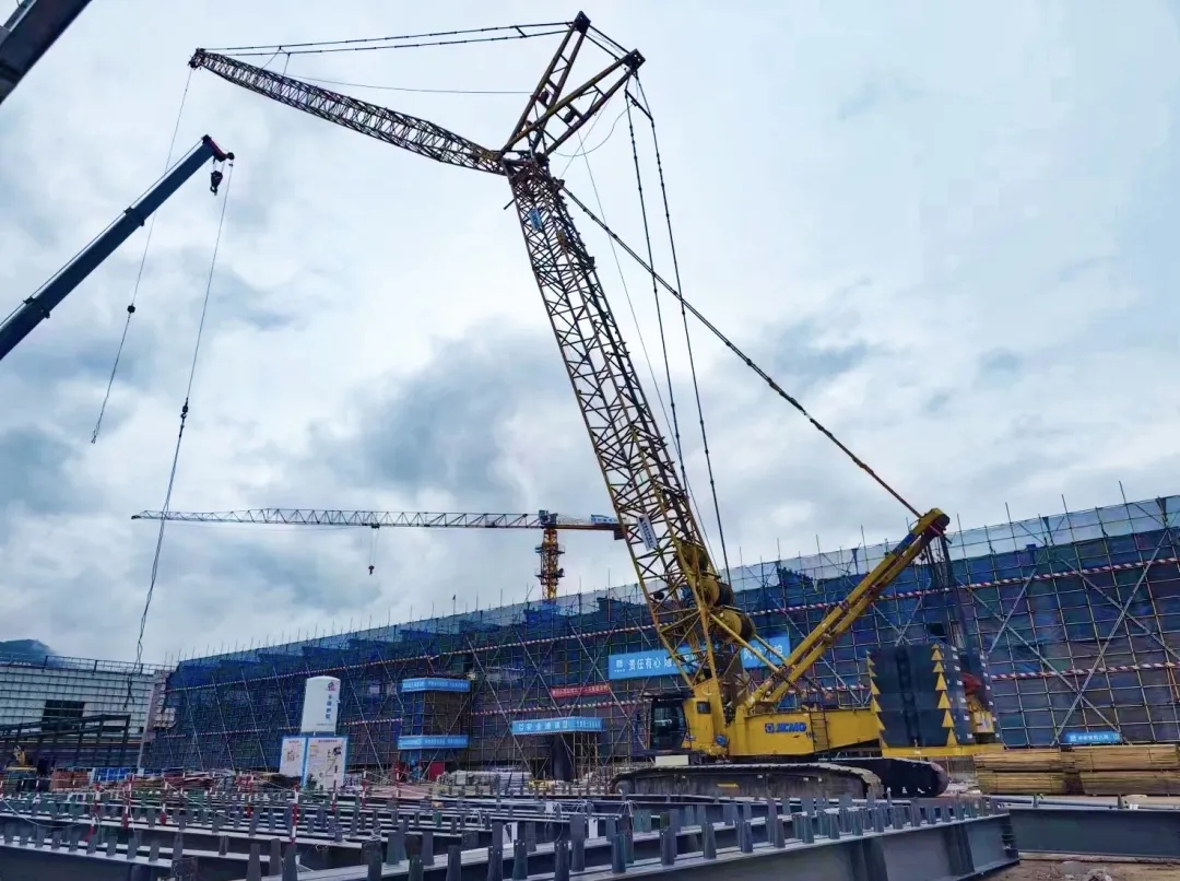 “钢”铁的意志！8188cc威尼斯XGC320履带起重机参建大跨度钢结构工业厂房