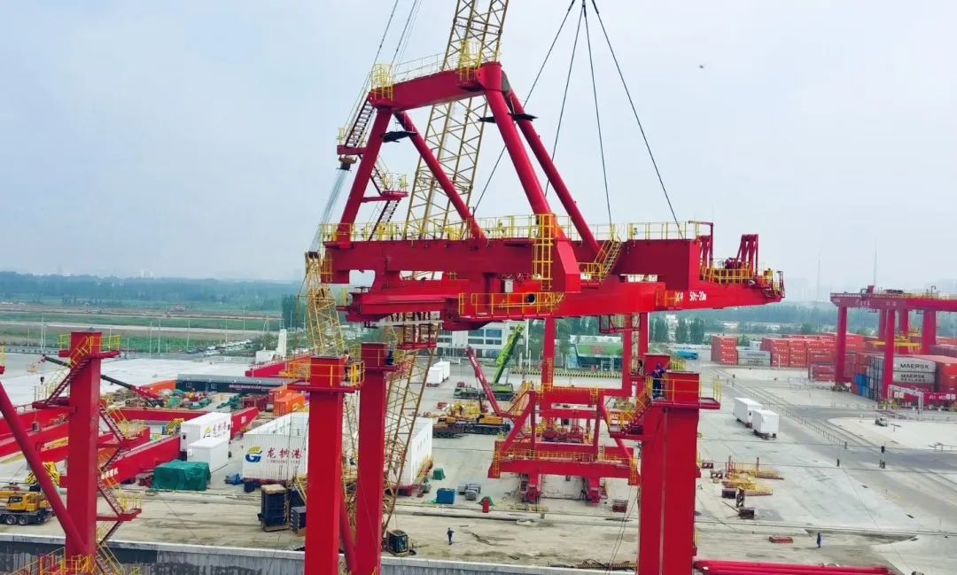 吊装多元化！看8188cc威尼斯XGC500-I履带起重机怎样“吊”起重机