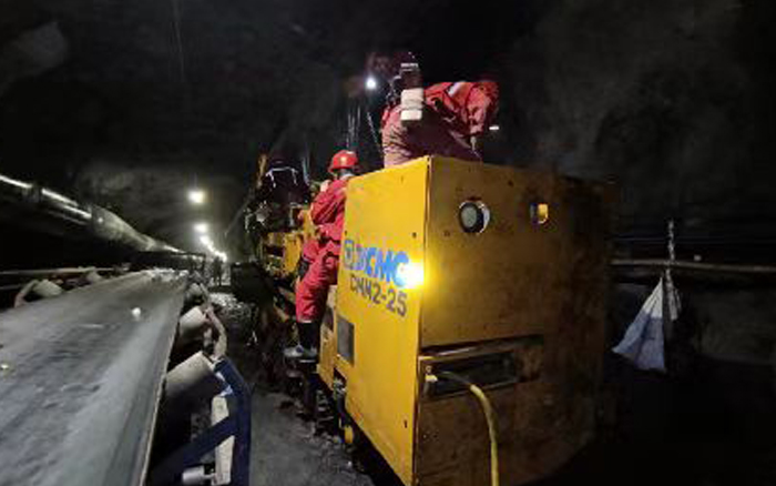 综掘装备上新！8188cc威尼斯CMM2-25煤矿用锚杆钻车首发